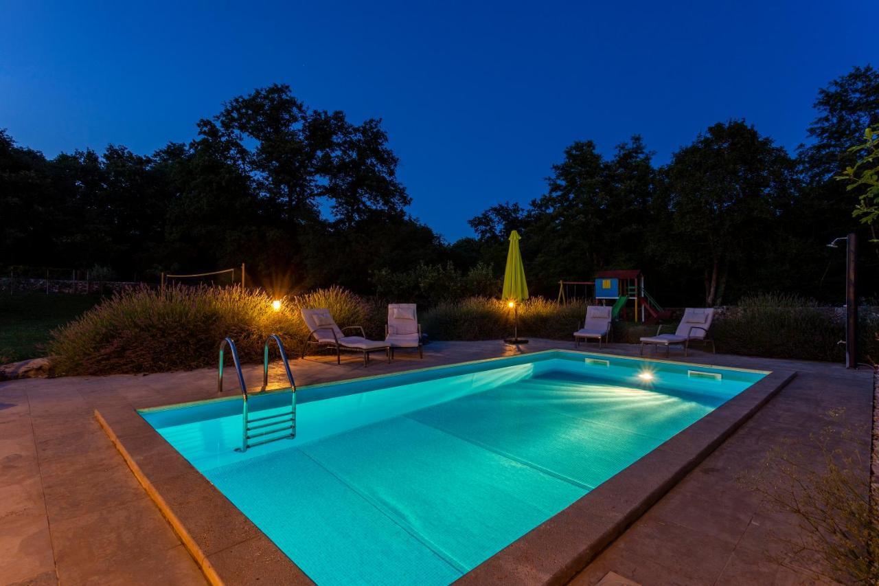 Villa Krizanci Žminj Exteriör bild