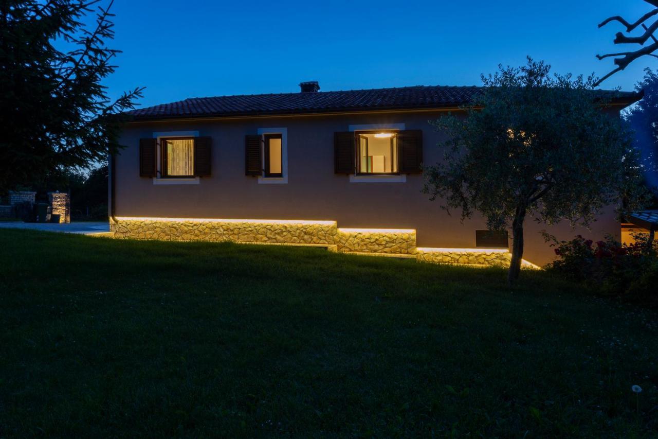 Villa Krizanci Žminj Exteriör bild