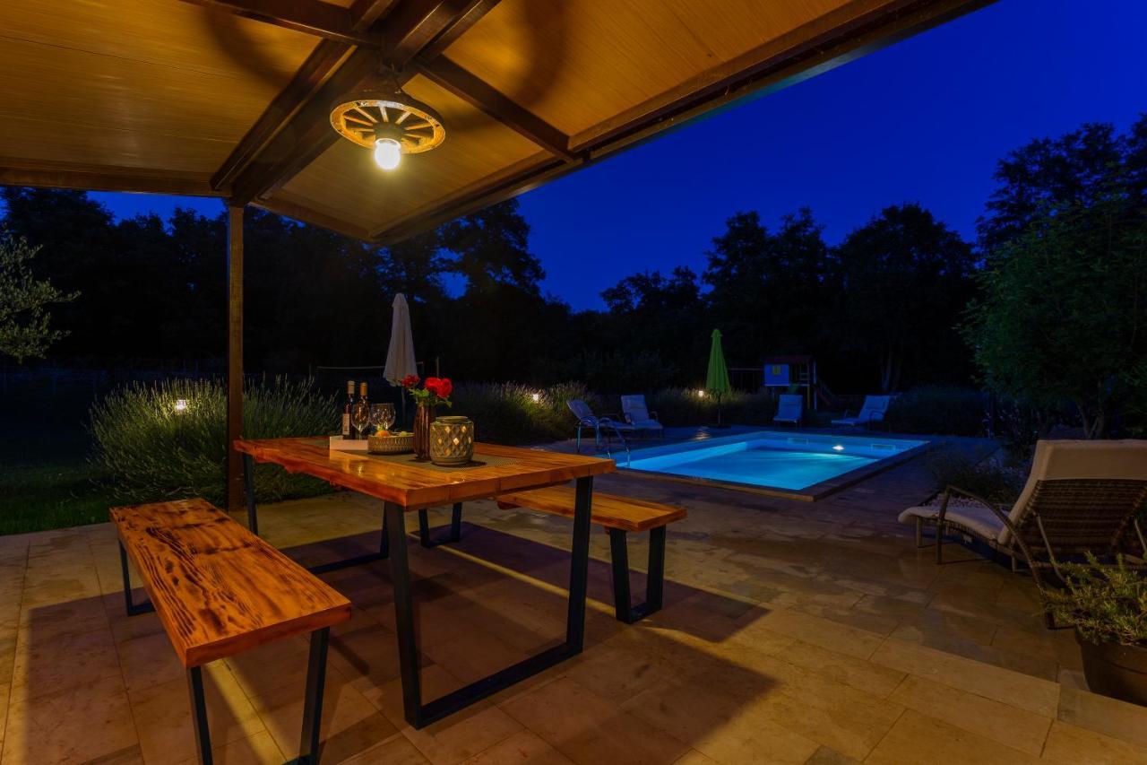 Villa Krizanci Žminj Exteriör bild