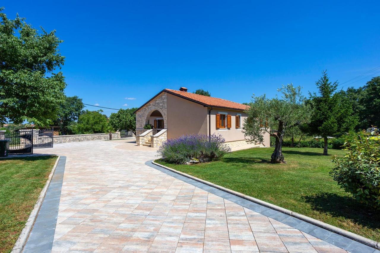 Villa Krizanci Žminj Exteriör bild