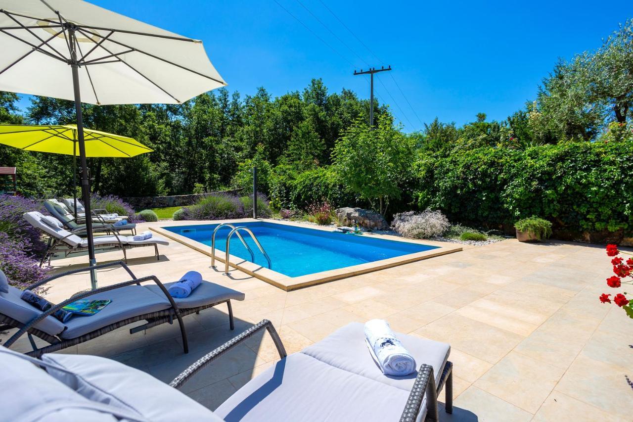 Villa Krizanci Žminj Exteriör bild