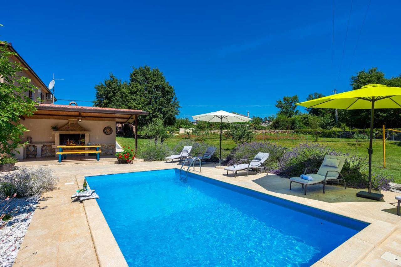 Villa Krizanci Žminj Exteriör bild