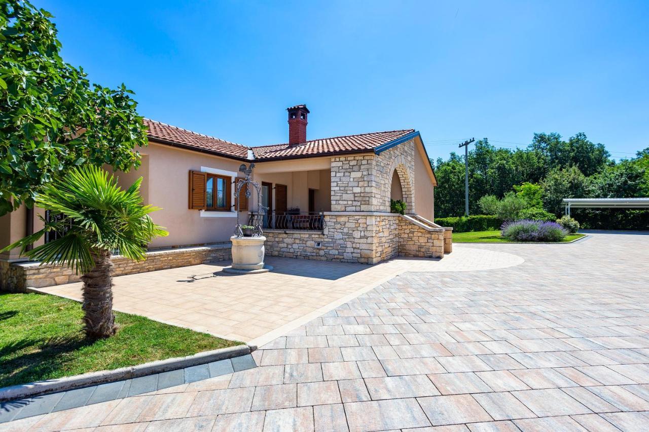 Villa Krizanci Žminj Exteriör bild