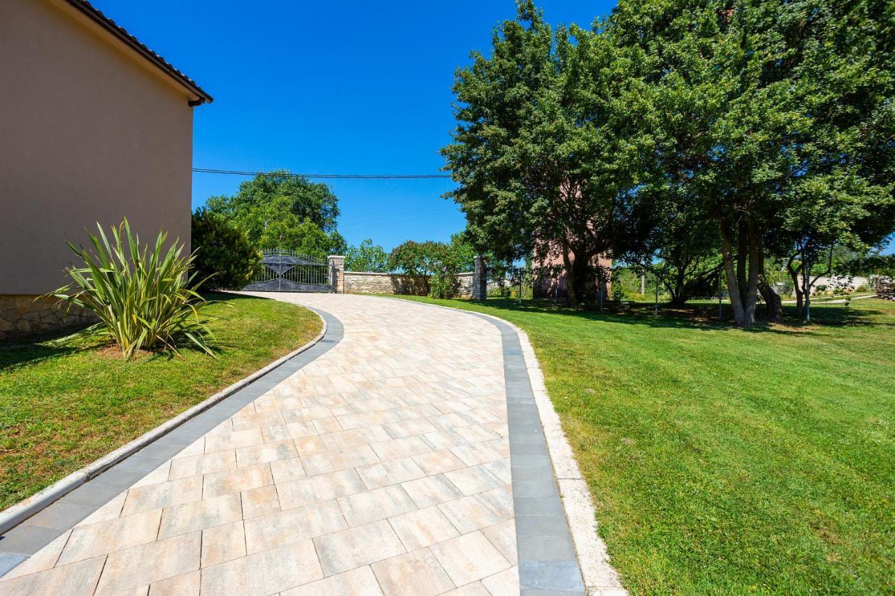 Villa Krizanci Žminj Exteriör bild