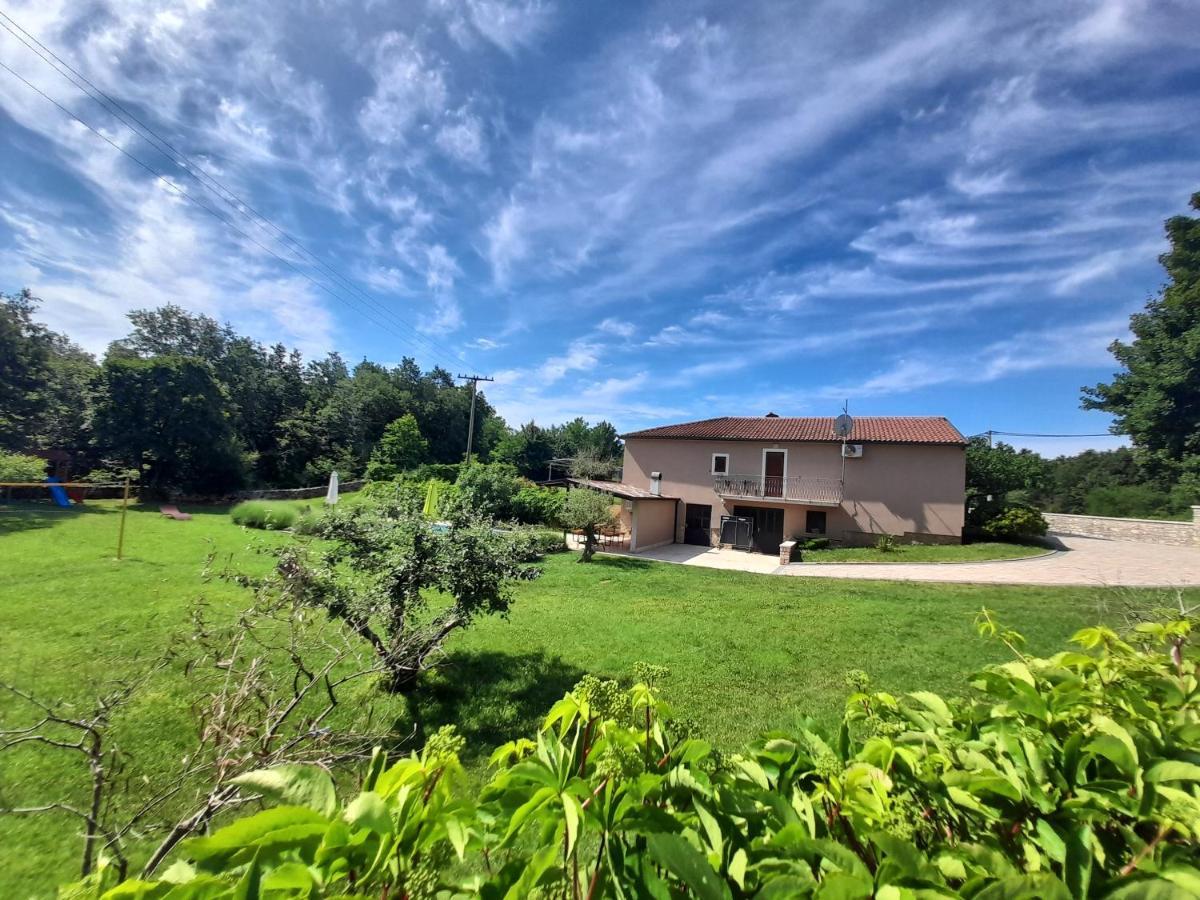 Villa Krizanci Žminj Exteriör bild