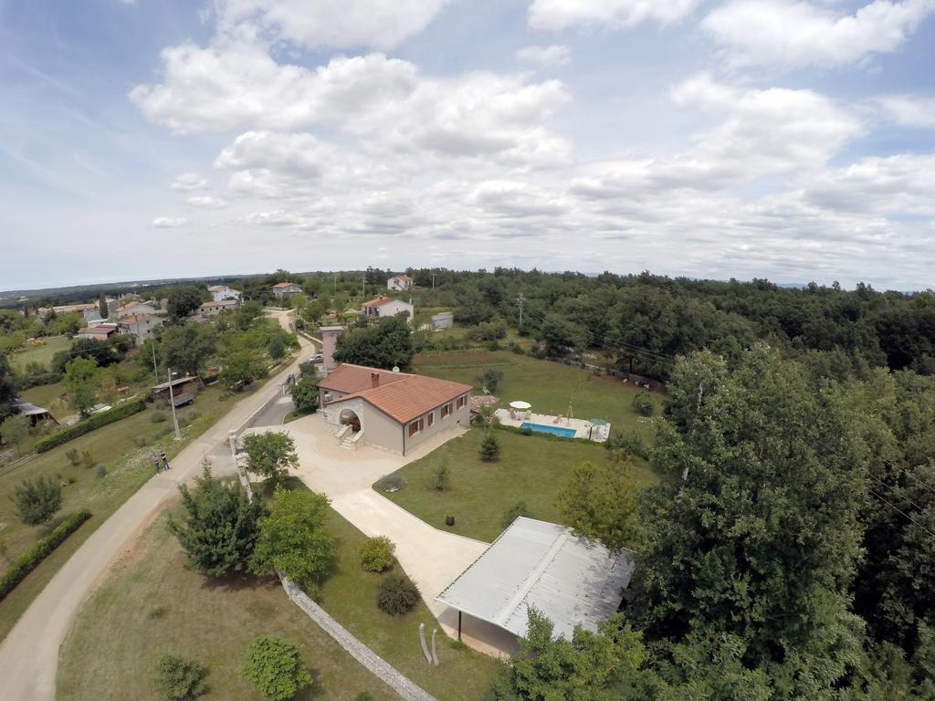 Villa Krizanci Žminj Exteriör bild