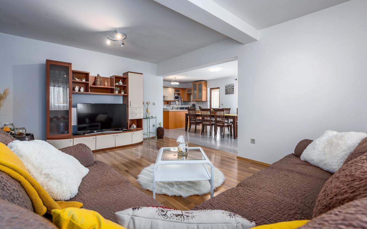 Villa Krizanci Žminj Exteriör bild
