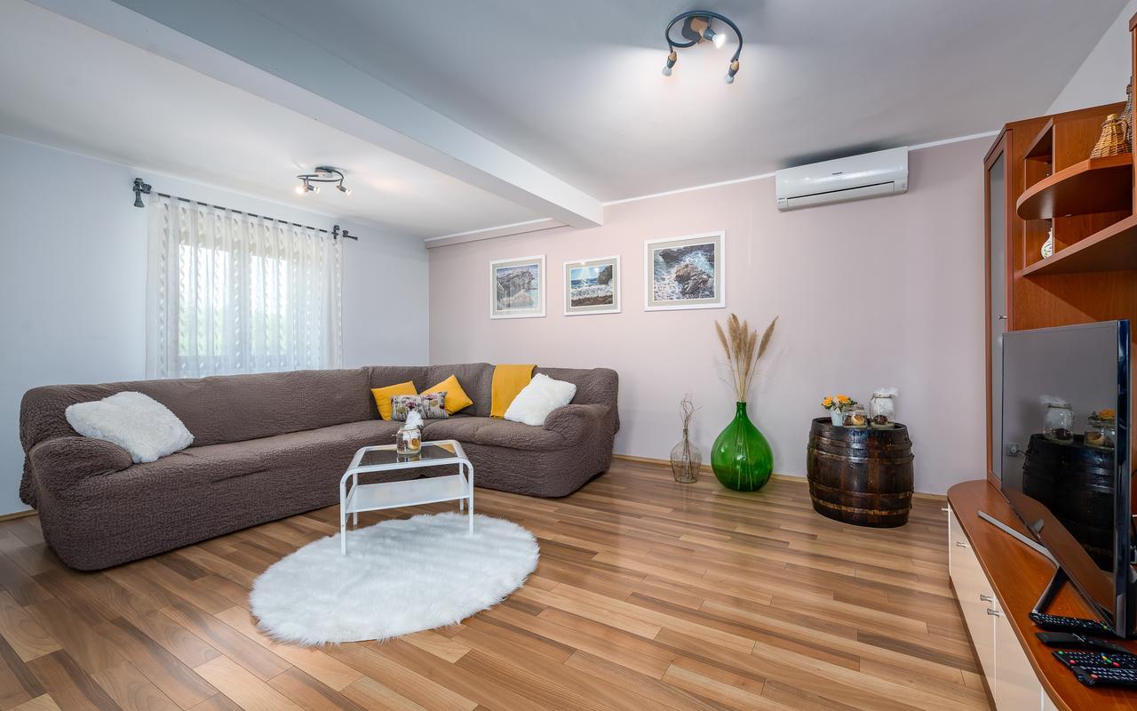 Villa Krizanci Žminj Exteriör bild